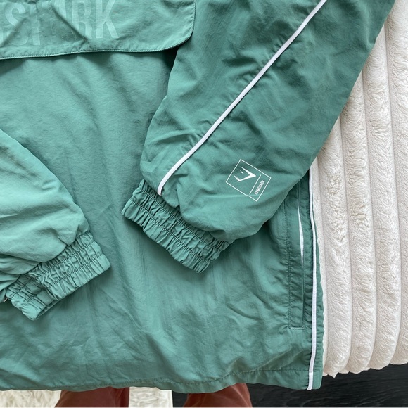 Mens Gymshark Pull-Over - Picture 2 of 6